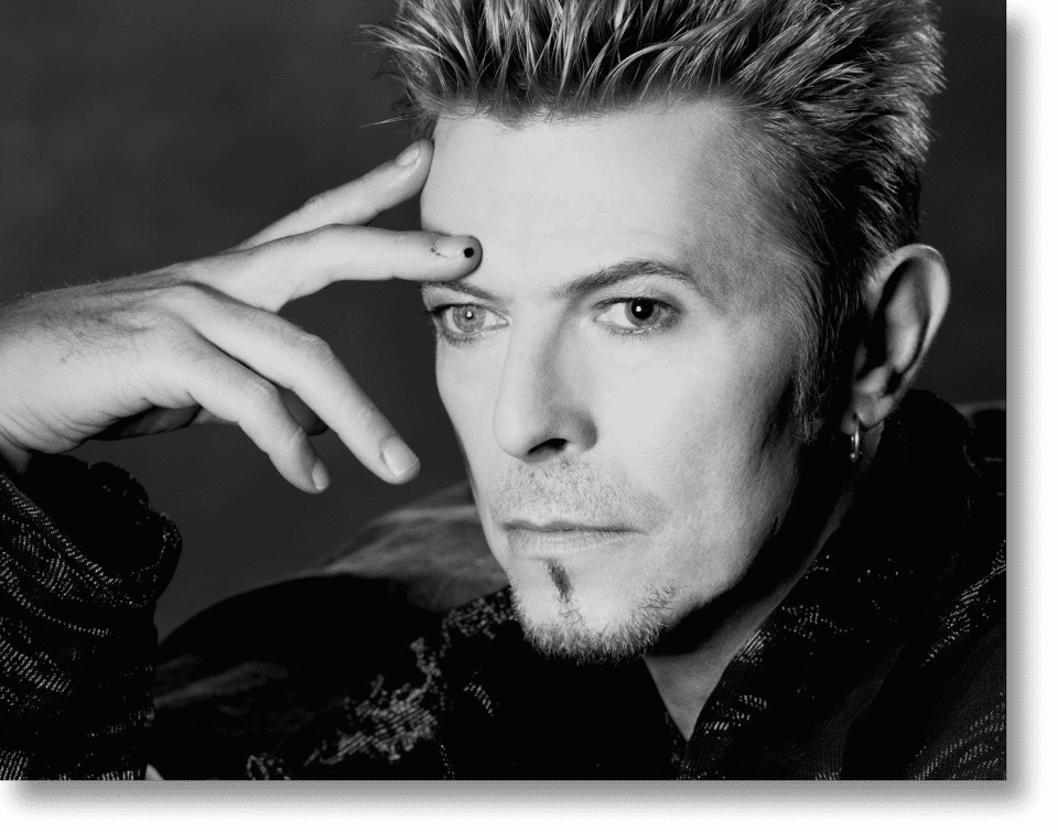 Γιατί ο David Bowie πηγαινοέρχονταν με ελληνικές εφημερίδες . Σαν σήμερα έφυγε από τη ζωή "ο άνθρωπος που έπεσε .....