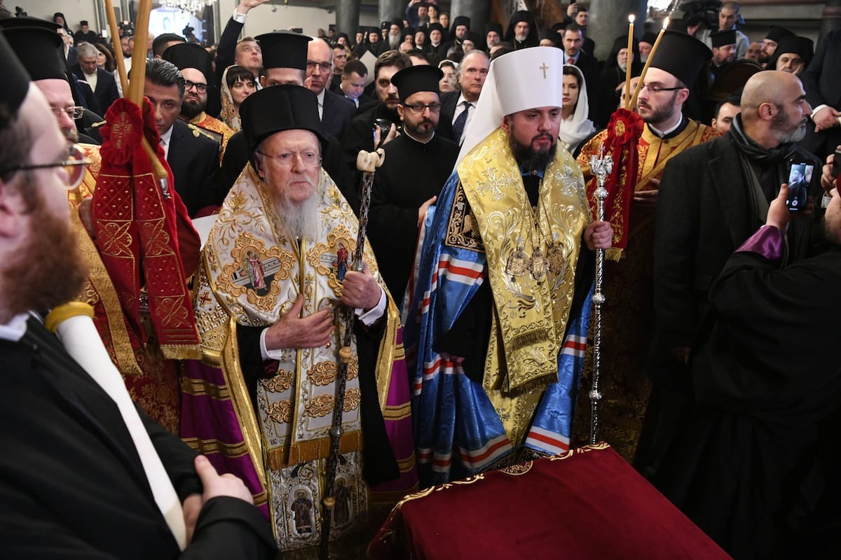 Ο Οικ. Πατριάρχης υπέγραψε την αυτοκεφαλία της Ουκρανικής Εκκλησίας . Παρουσία του Μητροπολίτου Κιέβου και πάσης Ουκρανίας Επιφανίου, του Προέδρου .....
