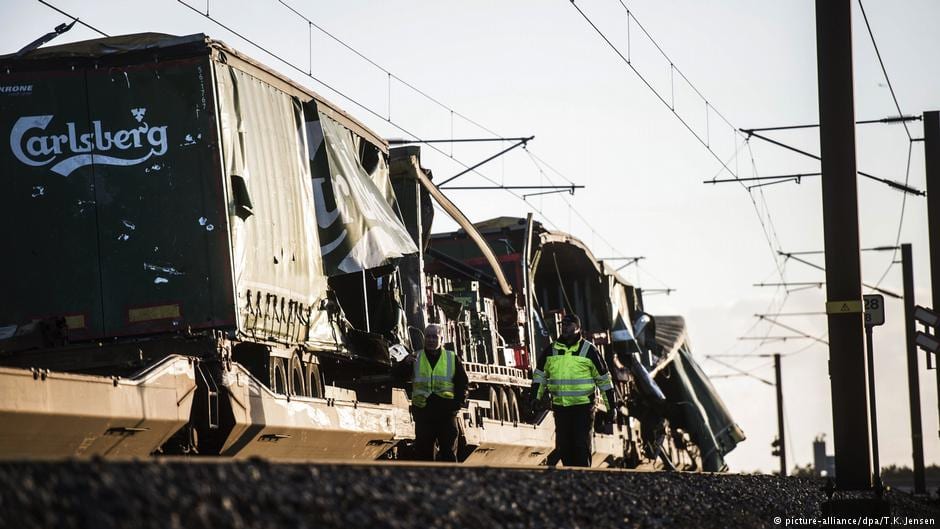 Δανία: Σιδηροδρομικό δυστύχημα με 6 νεκρούς και 16 τραυματίες. Τουλάχιστον έξι άνθρωποι σκοτώθηκαν και 16 τραυματίστηκαν...