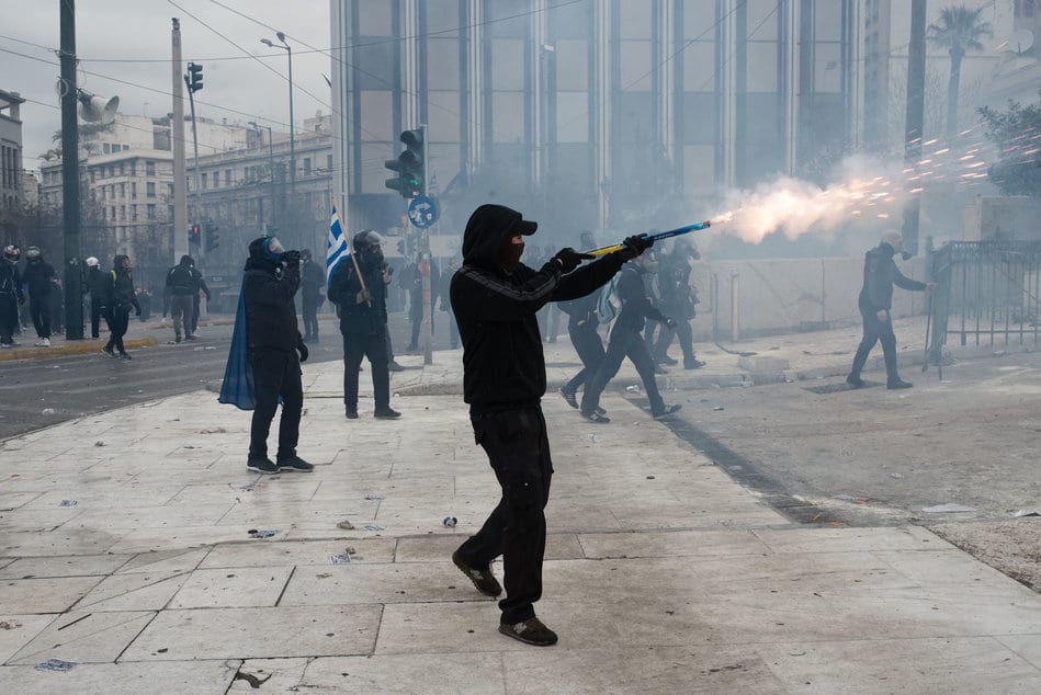 Απομονώστε τους φασίστες και κάντε πραγματική κουβέντα . Από την αρχή έχω πει ότι θα ήμουν θετικός σε μια συζήτηση ......