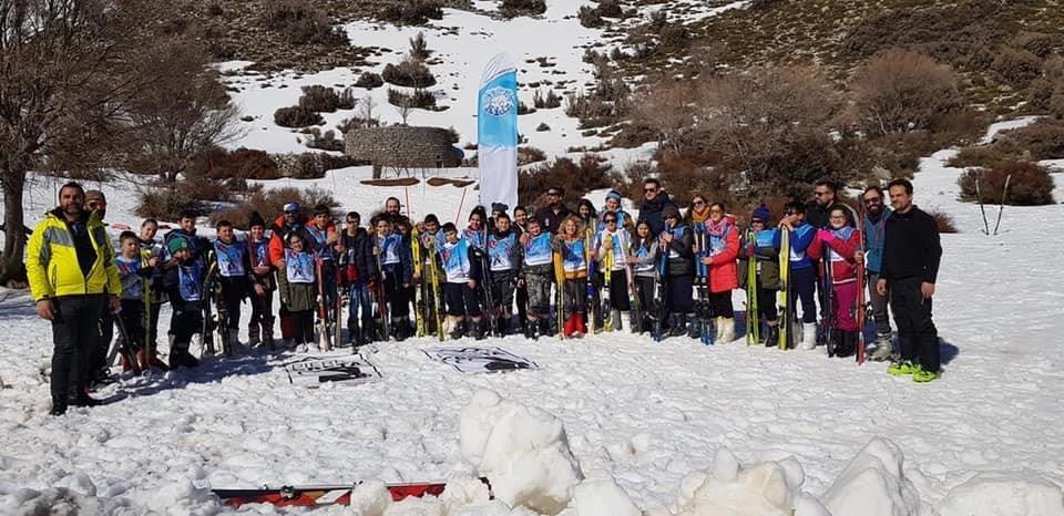 Άρχισαν τα μαθήματα ορειβατικού σκι για μαθητές Δημοτικών Σχολείων . Ξεκίνησαν προχθες τα μαθήματα σκι βουνού στο Λάκκο του Μυγερού, στα Λιβάδια ....