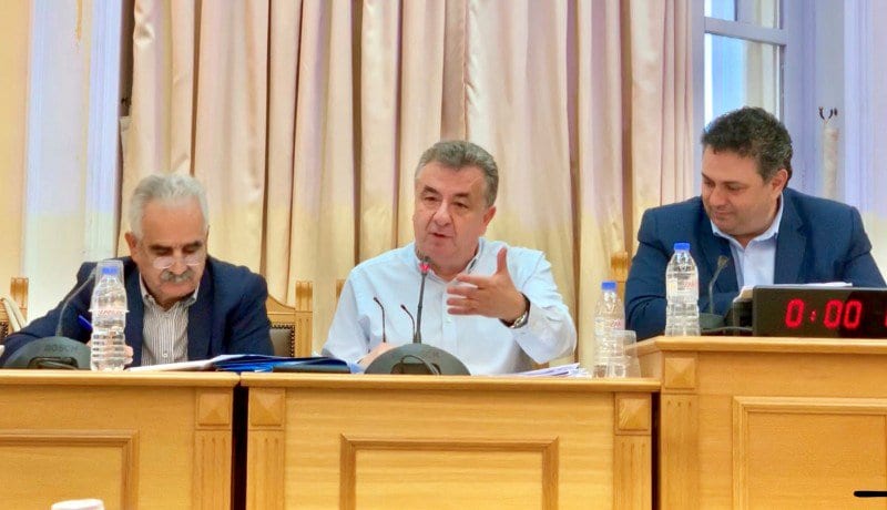 Την στήριξη της Περιφέρειας Κρήτης στον ΟΦΗ αντιδρώντας στην απόφαση της Επιτροπής δεοντολογίας για υποβιβασμό της ομάδας, εκφράζει με δήλωση του ο Περιφερειάρχης Κρήτης Σταύρος Αρναουτάκης. Συγκεκριμένα στη δήλωση του ο κ Αρναουτάκης αναφέρει:
