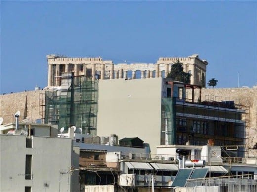 «Εγκλημα» στην Ακρόπολη – Η ανεξέλεγκτη οικιστική δόμηση «πνίγει» τον Ιερό Βράχο. Περισσότερες από 4.100 υπογραφέρς έχουν...