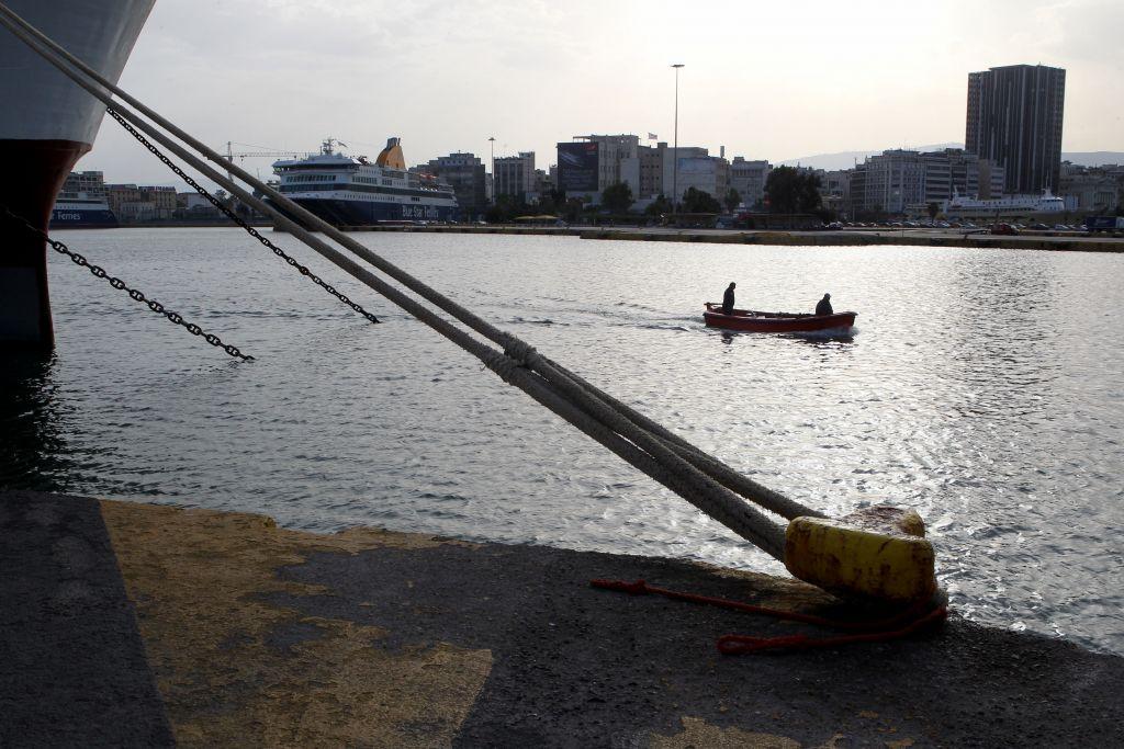 Δεμένα τα πλοία την Πρωτομαγιά. Την κήρυξη 24ωρης απεργίας, σε όλες τις κατηγορίες πλοίων την Πρωτομαγιά από τις 00.01 τα...