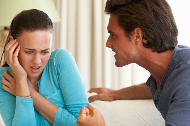 Man-Threatening-Woman-During-Argument-At-Home-politikakritis