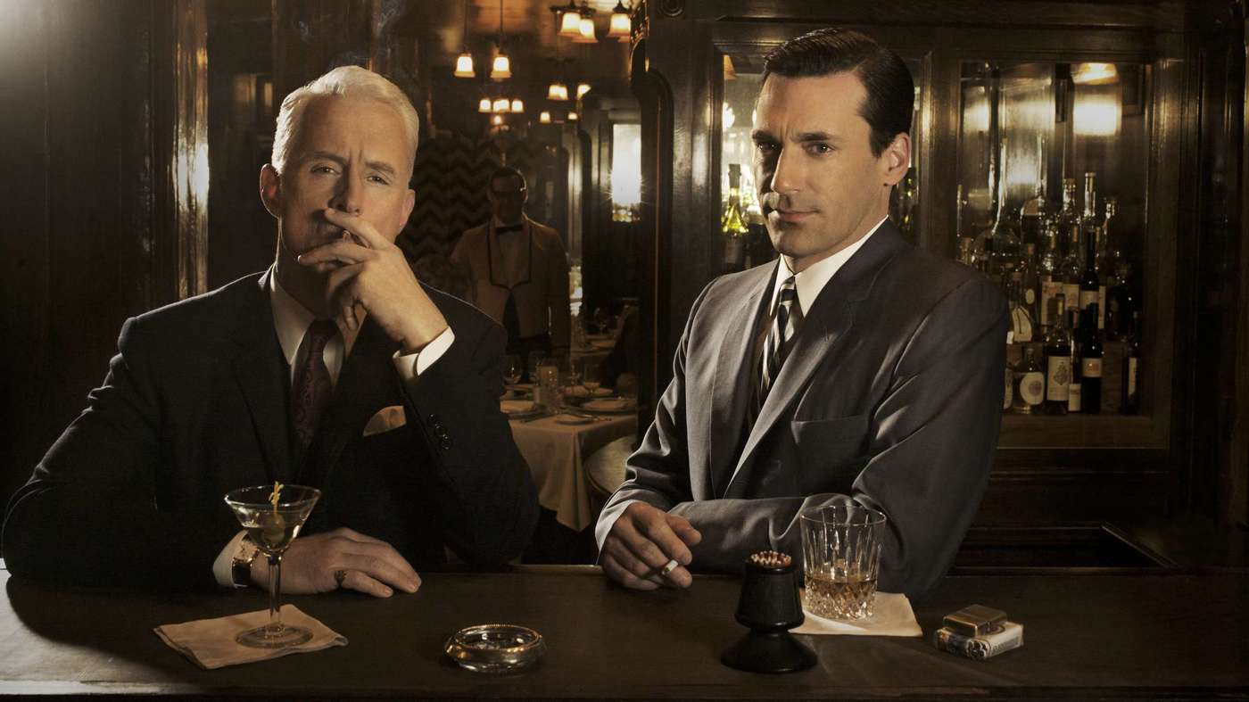 Roger Sterling (John Slattery) and Don Draper (Jon Hamm) at the bar -- again -politikakritis