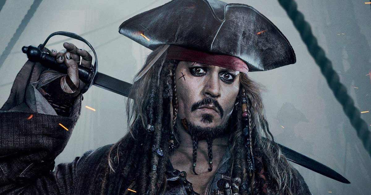 johnny-depp-surprises-fan-by-slipping-into-his-captain-jack-sparrow-character-on-command