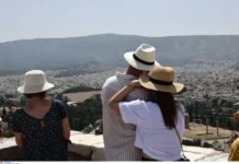 Τουρισμός: Πόσο βαριά μάς πέφτει η «βαριά βιομηχανία» της χώρας;