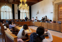 Ηράκλειο:Επίσκεψη από τους μαθητές του 4ου Δημοτικού Σχολείου στον Δήμαρχο Ηρακλείου Αλέξη Καλοκαιρινό