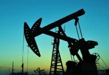 Κάτω από τα 60 δολάρια υποχώρησε το πετρέλαιο για πρώτη φορά από τον Μάιο