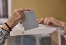 Οι Έλληνες του εξωτερικού θα εκλέγουν τρεις βουλευτές με δικό τους ψηφοδέλτιο