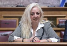 Παραιτήθηκε η Αννα Στρατινάκη, ο σύζυγός της εμπλέκεται στην υπόθεση Παναγόπουλου