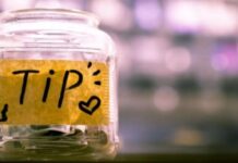 Σοκ στην εστίαση: Ραβασάκια της ΑΑΔΕ για φιλοδωρήματα περασμένων ετών – Πρόστιμα έως 10.000 ευρώ!