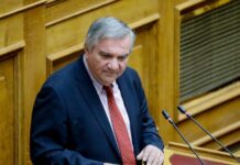 Χάρης Καστανίδης: Παραιτήθηκε από το ΠΑΣΟΚ με «πυρά» σε Ανδρουλάκη