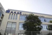 ΑΑΔΕ: Διευκρινίσεις για τη φορολογητέα δωρεά επί μεταφοράς χρημάτων