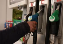 “Κλείδωσαν” τα μέτρα στήριξης για τα καύσιμα – Τι αλλάζει στις επιδοτήσεις για ντίζελ και αμόλυβδη