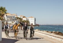 Το A Weekend in Tweed επιστρέφει στις Σπέτσες για ένα φθινοπωρινό ταξίδι στον χρόνο