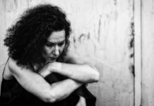 Λασίθι:Η συγκλονιστική θεατρική παράσταση «ΔΕΚΑΟΧΤΩ ΕΝΑΤΟΥ» με τη Δώρα Χρυσικού στον Άγιο Νικόλαο