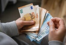 400 ευρώ σε 2,2 εκατ. δικαιούχους – Οι αλλαγές στις συντάξεις χηρείας