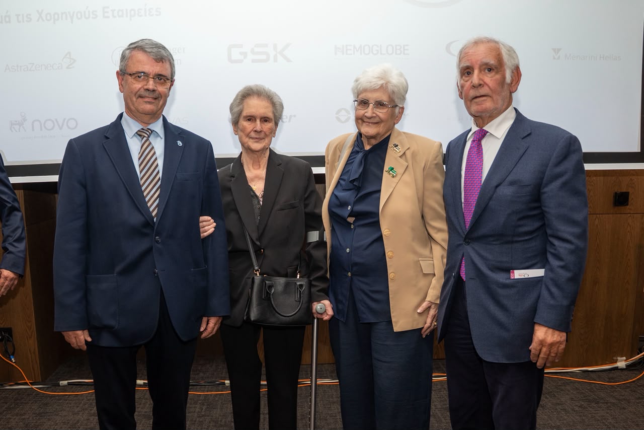 Από τη βράβευση του Διονύση Φιλιώτη από την Ελληνική Διαβητολογική Εταιρεία στο Ρέθυμνο, για την πολυετή προσφορά του στο φάρμακο και στην Υγεία.