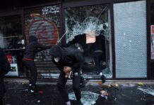 Γαλλία: Διαδηλωτής ακρωτηριάστηκε από χειροβομβίδα της αστυνομίας (vid)