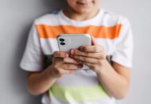 Κόβουν τα social media στους κάτω των 15 – Τι θα ισχύσει για Facebook, Instagram και TikTok